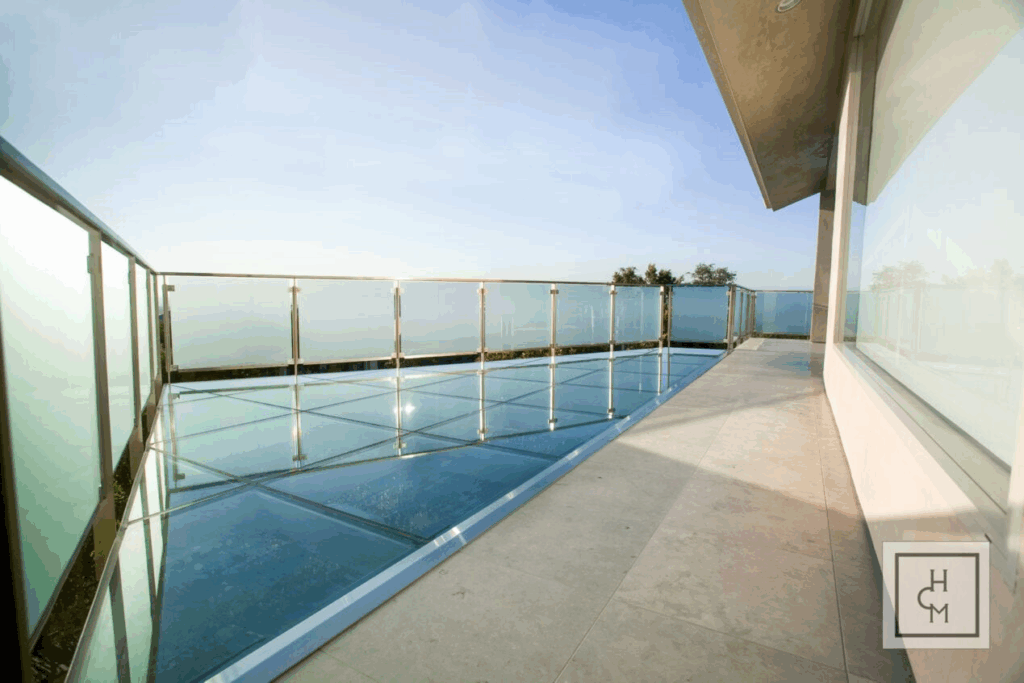 glass balcony railings